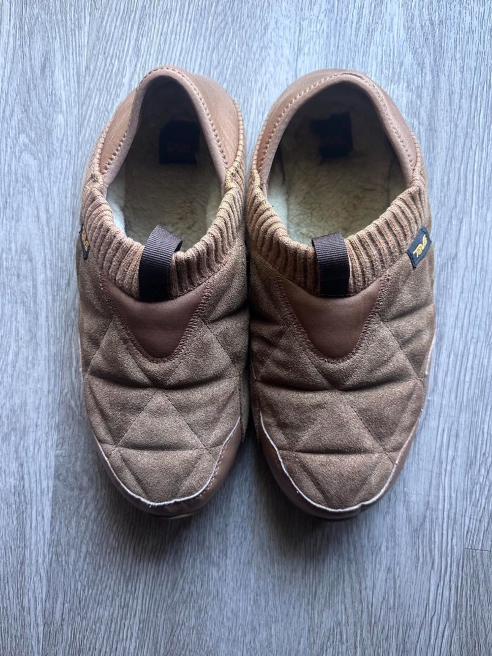 Teva Men’s Size 10 brown quilted slip-on shoes with shearling lining